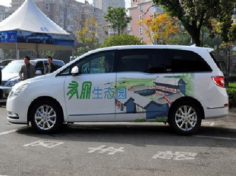 百色户外车贴喷绘如何保持效果?